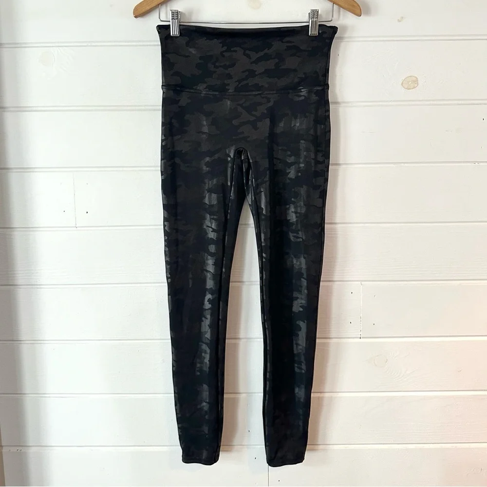 SPANX Faux Leather Matte Black Camo High Waisted Leggings Tummy + Booty Shaping - Picture 8 of 15